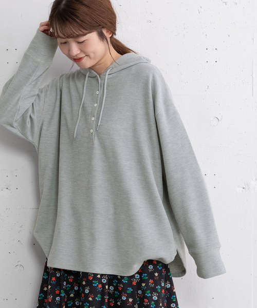 POU DOU DOU（プードゥドゥ）の「ヘンリーネックフーディトップス（Tシャツ/カットソー・レディース・ブルー/グレー/キナリ・M）」の12枚目の写真