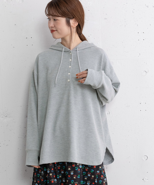 POU DOU DOU（プードゥドゥ）の「ヘンリーネックフーディトップス（Tシャツ/カットソー・レディース・ブルー/グレー/キナリ・M）」の13枚目の写真