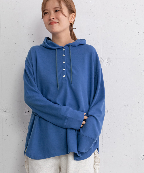 POU DOU DOU（プードゥドゥ）の「ヘンリーネックフーディトップス（Tシャツ/カットソー・レディース・ブルー/グレー/キナリ・M）」の19枚目の写真