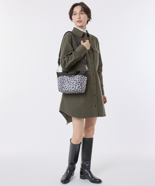 LeSportsac（レスポートサック）の「SMALL BUCKET TOTE ニュートラルレオパード（トートバッグ・レディース・グレー・FREE）」の3枚目の写真