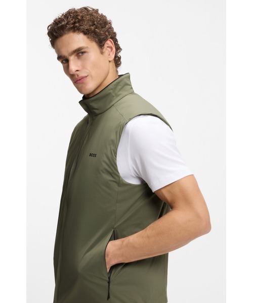 BOSS（ボス）の「はっ水ジレ ストレッチファブリック ロゴディテール（その他アウター・メンズ・カーキ・S/L/M）」の3枚目の写真
