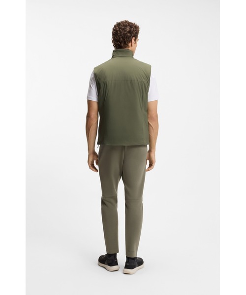 BOSS（ボス）の「はっ水ジレ ストレッチファブリック ロゴディテール（その他アウター・メンズ・カーキ・S/L/M）」の4枚目の写真