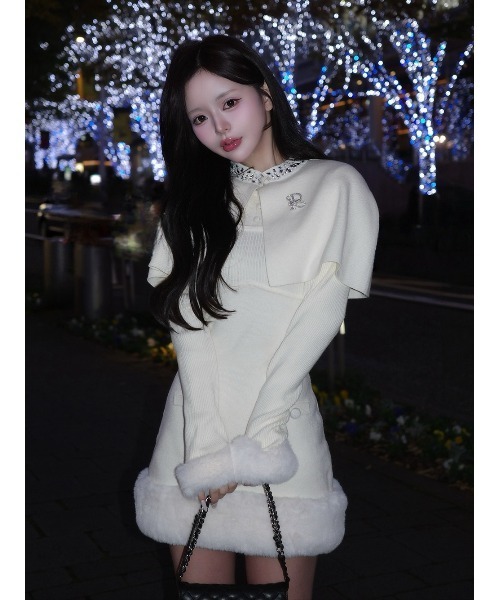 ダーリッチ Darich ビジューケープニットミニワンピース ホワイト フリー Darich（ダーリッチ）の「ビジューケープニットミニワンピース