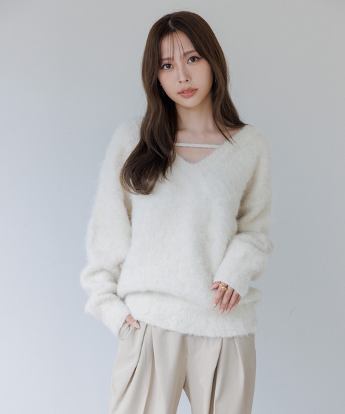 SENEE（セニー）の「2way v neck knit tops（2ウェイVネックニットトップス）（ニット/セーター・レディース・ブラック/アイボリー・FREE）」の3枚目の写真