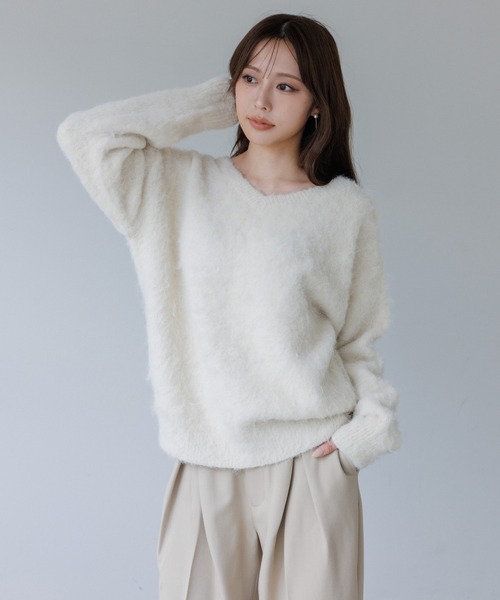 SENEE（セニー）の「2way v neck knit tops（2ウェイVネックニットトップス）（ニット/セーター・レディース・ブラック/アイボリー・FREE）」の4枚目の写真