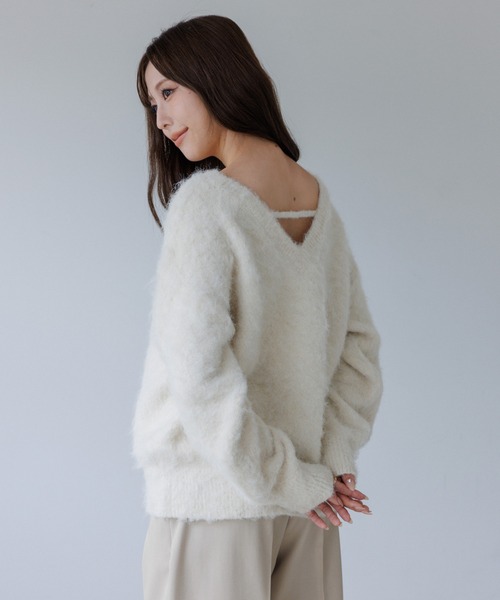 SENEE（セニー）の「2way v neck knit tops（2ウェイVネックニットトップス）（ニット/セーター・レディース・ブラック/アイボリー・FREE）」の7枚目の写真