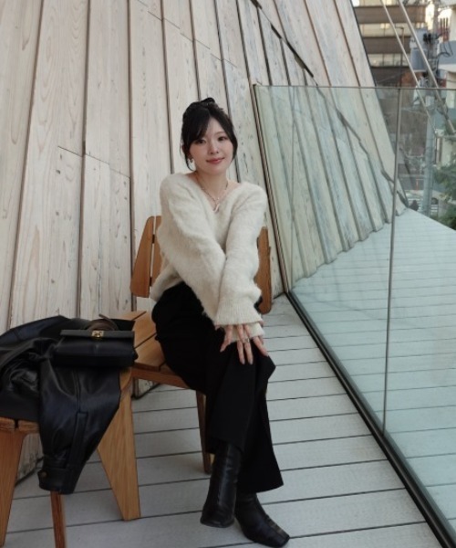 SENEE（セニー）の「2way v neck knit tops（2ウェイVネックニットトップス）（ニット/セーター・レディース・ブラック/アイボリー・FREE）」の16枚目の写真