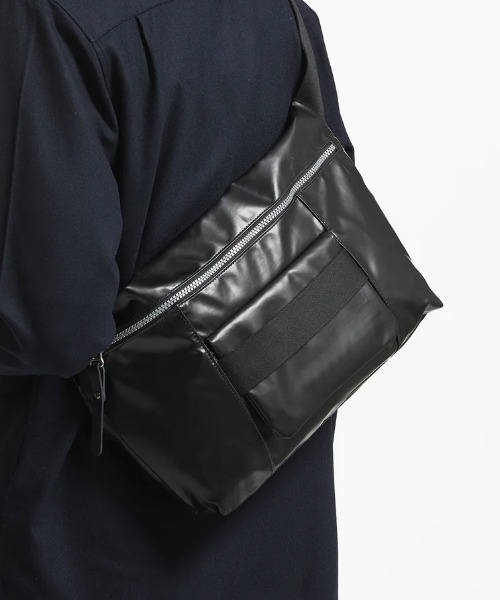 Jack Gomme（ジャックゴム）の「【JACK GOMME】ボディバッグ ウェストポーチ　K1977.ESO HUGO XL（ボディバッグ/ウエストポーチ・メンズ・ベージュ/ブラック・FREE）」の2枚目の写真