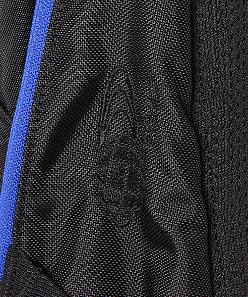 ARC'TERYX（アークテリクス）の「ARC'TERYX×BEAMS BOY / 40th別注 MANTIS 26 （バックパック/リュック・レディース・ブラック×ブルー・ONE SIZE）」の8枚目の写真