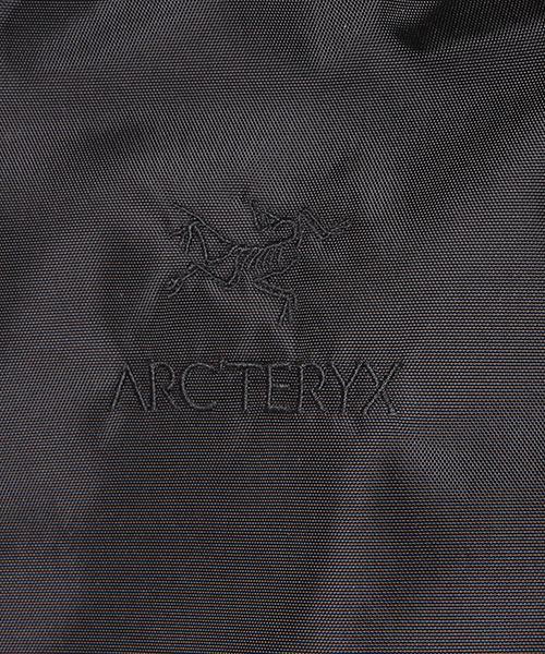 ARC'TERYX（アークテリクス）の「ARC'TERYX×BEAMS BOY / 40th別注 MANTIS 26 （バックパック/リュック・レディース・ブラック×ブルー・ONE SIZE）」の11枚目の写真