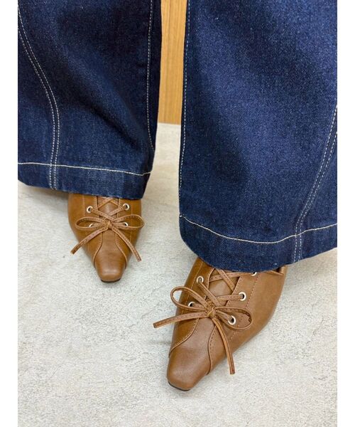 EVRIS(エヴリス)の「レースアップポインテッドヒール(サンダル・レディース・ブラック/ブラウン・SMALL/MEDIUM/LARGE)」の1枚目の写真