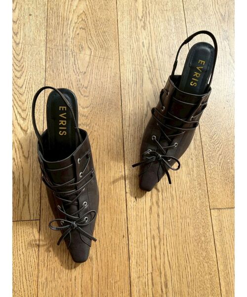 EVRIS(エヴリス)の「レースアップポインテッドヒール(サンダル・レディース・ブラック/ブラウン・SMALL/MEDIUM/LARGE)」の3枚目の写真