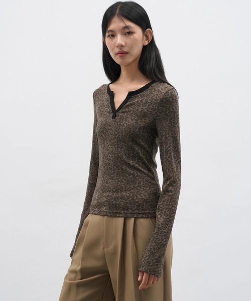 EIGHTHMONTH(エイスマンス)の「パイピングレオパードトップス EM25a142【EIGHTHMONTH】(Tシャツ/カットソー・レディース・レオパード・M/S)」の3枚目の写真