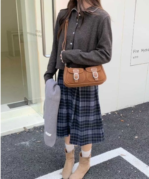 by muni:r（バイ ムニール）の「【2WAY・4色展開】クラシック スエード ショルダー & クロスバッグ（ショルダーバッグ・レディース・ブラック/ライトブラウン/グレー/ブラウン・FREE）」の11枚目の写真