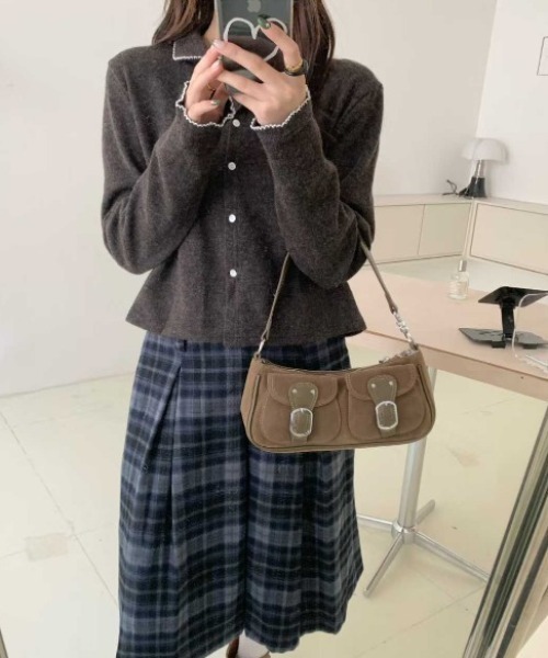 by muni:r（バイ ムニール）の「【2WAY・4色展開】クラシック スエード ショルダー & クロスバッグ（ショルダーバッグ・レディース・ブラック/ライトブラウン/グレー/ブラウン・FREE）」の9枚目の写真