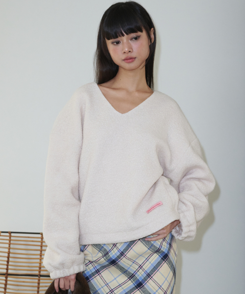 OPENING SUNSHINE(オープニングサンシャイン)の「Vネックブークルウール100%ルーズフィットTシャツ_アイボリー(Tシャツ/カットソー・レディース・アイボリー・FREE)」の2枚目の写真