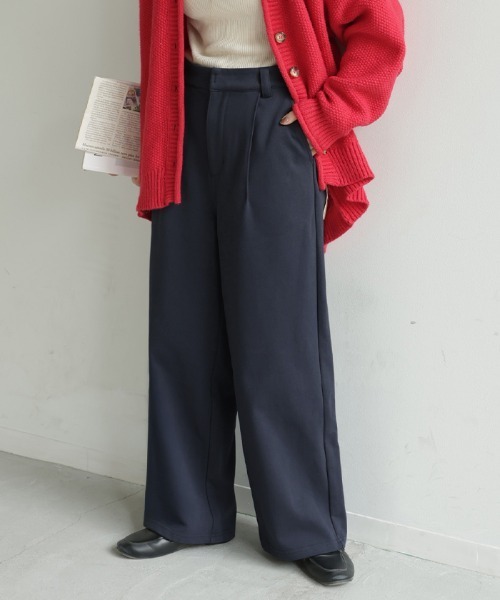 HUG.U(ハグユー)の「"スウェットなのにきれいめ" タックワイドパンツ <選べる2丈>(スウェットパンツ・レディース・サンドベージュ/ネイビー/ライトグレー/ブラック・レギュラー丈/トール丈)」の15枚目の写真