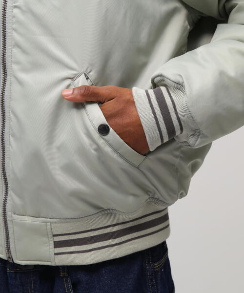 AVIREX(アヴィレックス)の「《WEB&DEPOT限定》NYLON VARSITY JACKET / ナイロン バーシティージャケット / AVIREX / アヴィレックス(スタジャン・メンズ・ブラック/シルバー・M/XL/2XL/L)」の16枚目の写真