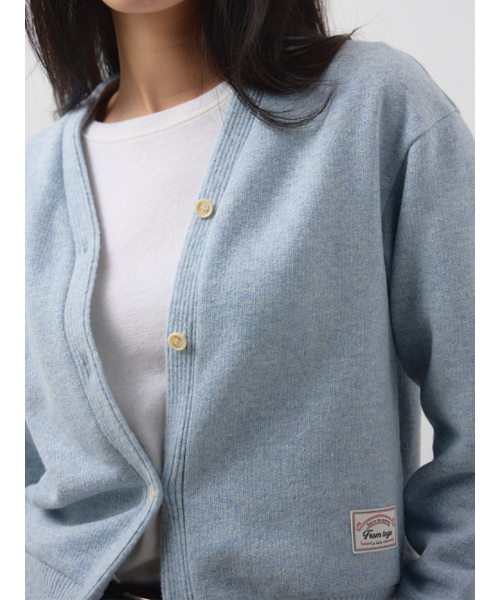TOGE(トジ)の「Wool V-neck Cardigan(カーディガン/ボレロ・レディース・スカイブルー/アイボリー/チャコール・FREE)」の6枚目の写真