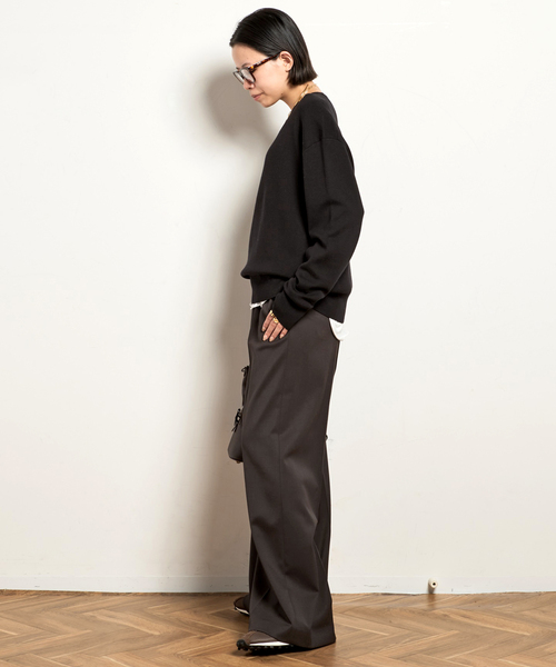AP STUDIO（エーピーストゥディオ）の「Veneフレアパンツ（スラックス・レディース・ブラック/ブラウン・38/36/34/40）」の4枚目の写真