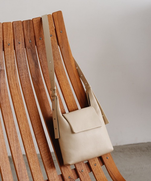 IACUCCI（イアクッチ）の「サーリチェ S CERVO（ショルダーバッグ・レディース・イエロー/アイボリー・FREE）」の2枚目の写真