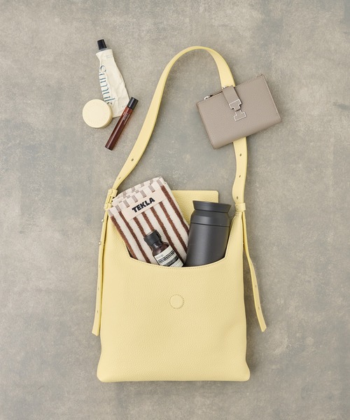 IACUCCI（イアクッチ）の「サーリチェ S CERVO（ショルダーバッグ・レディース・イエロー/アイボリー・FREE）」の5枚目の写真