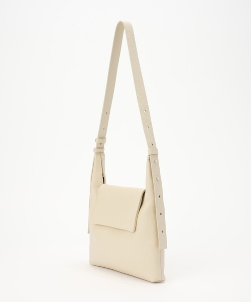 IACUCCI（イアクッチ）の「サーリチェ S CERVO（ショルダーバッグ・レディース・イエロー/アイボリー・FREE）」の21枚目の写真