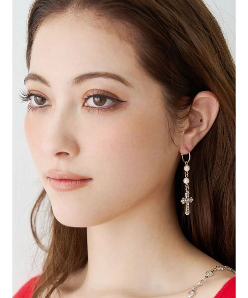 EVRIS（エヴリス）の「STONE CROSS MOTIF ピアス（ピアス（両耳用）・レディース・シルバー/ゴールド・FREE）」の4枚目の写真