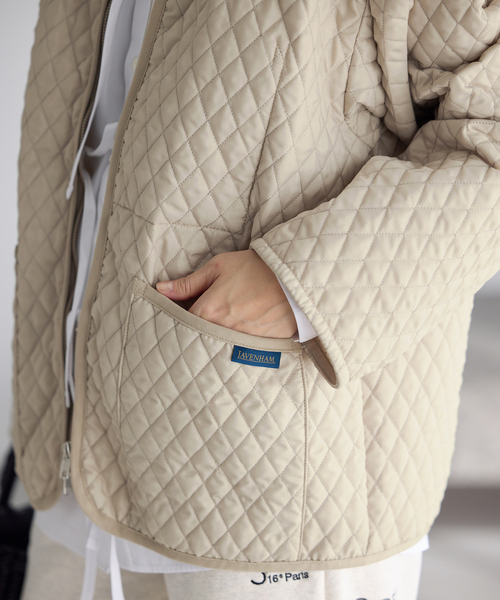 IENA（イエナ）の「LAVENHAM/ラベンハム 別注 TEYNHAM MENS ブルゾン（その他アウター・レディース・ベージュ/カーキ・FREE）」の4枚目の写真