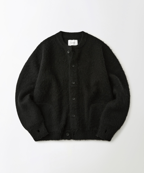 OUTSTANDING(アウトスタンディング)の「BRUSHED WOOL ROUND NECK CARDIGAN_BLACK(カーディガン/ボレロ・メンズ・その他・MEDIUM/LARGE/SMALL)」の1枚目の写真