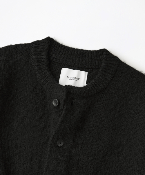 OUTSTANDING(アウトスタンディング)の「BRUSHED WOOL ROUND NECK CARDIGAN_BLACK(カーディガン/ボレロ・メンズ・その他・MEDIUM/LARGE/SMALL)」の8枚目の写真