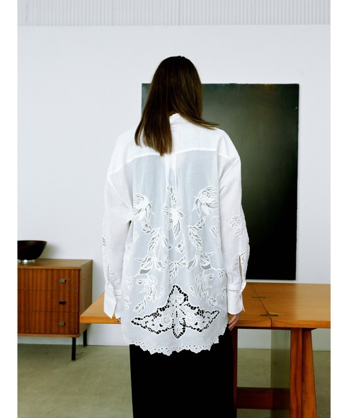 【EMOELLE】エンブロイダリーシャツ　ホワイト　新品 EMOELLE】エンブロイダリーシャツ（シャツ/ブラウス）｜EMOELLE