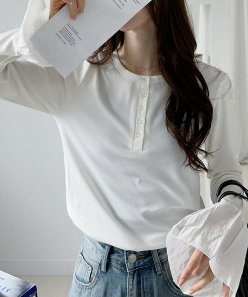 Ada.(エイダ)の「袖口フリル切替 ヘンリーネック ロングスリーブ トップス(Tシャツ/カットソー・レディース・ブラック/グレー/ホワイト・FREE)」の9枚目の写真