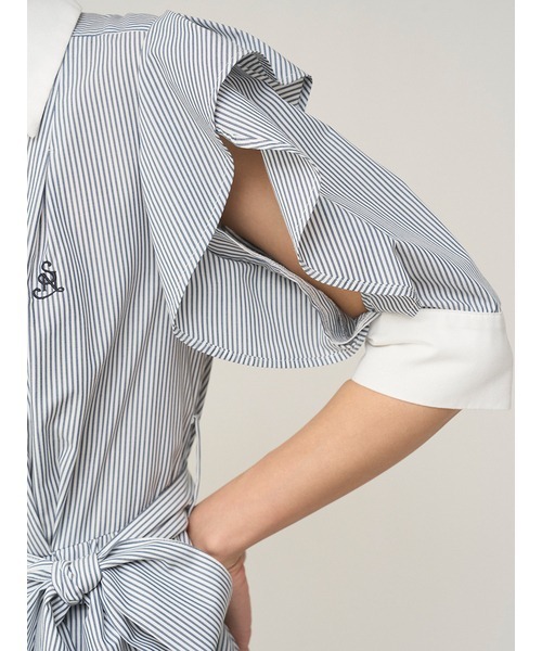 SNIDEL(スナイデル)の「Sustainableフリルデザインシャツワンピース(ワンピース・レディース・チェック/ストライプ/ホワイト・0/1)」の5枚目の写真