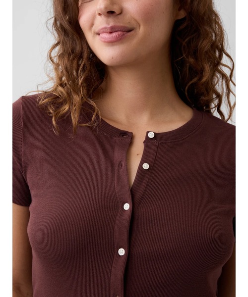 GAP(ギャップ)の「リブ ボタンアップトップス 半袖カーディガン(カーディガン/ボレロ・レディース・ブラック/ホワイト/ブラウン・L/M/XS/S/XL/XXS)」の14枚目の写真