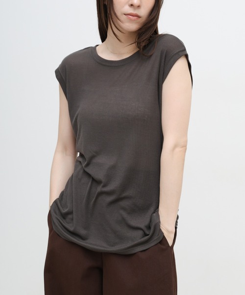 select MOCA(セレクトモカ)の「シアーノースリーブTシャツ(Tシャツ/カットソー・レディース・ライトグレー/ブラック/オフホワイト/チャコールグレー・FREE)」の3枚目の写真