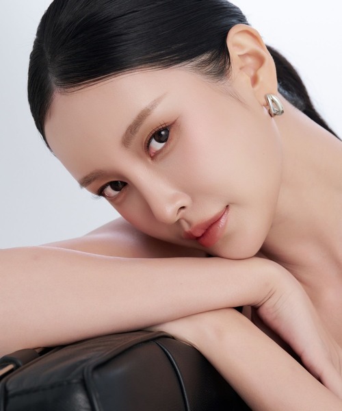 Lyvi(ライビィ)の「Sleek Dual Pierce / 金属アレルギー対応(ピアス(両耳用)・レディース・シルバー/ゴールド・FREE)」の6枚目の写真