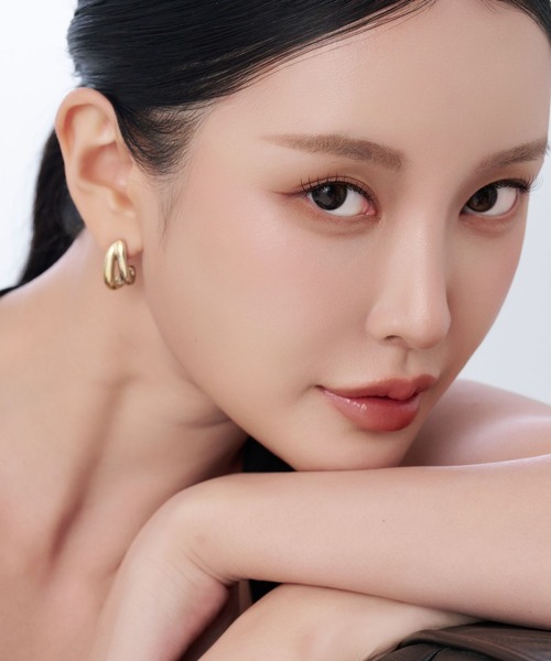 Lyvi(ライビィ)の「Sleek Dual Pierce / 金属アレルギー対応(ピアス(両耳用)・レディース・シルバー/ゴールド・FREE)」の11枚目の写真
