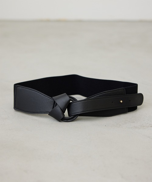 uyu.（ウユ）の「【メリハリシルエット】ワイドレザーコルセットベルト（ベルト・レディース・ブラック/ホワイト・FREE）」の4枚目の写真