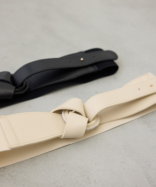 uyu.（ウユ）の「【メリハリシルエット】ワイドレザーコルセットベルト（ベルト・レディース・ブラック/ホワイト・FREE）」の6枚目の写真