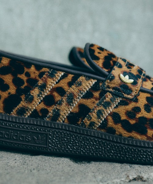 adidas(アディダス)の「HANDBALL SPEZIAL LOAFER W KJ2526(ローファー・レディース・ベージュ・22.0cm/22.5cm/23.0cm/23.5cm/24.0cm/24.5cm/25.0cm/25.5cm/26.0cm/26.5cm/27.0cm/27.5cm/28.0cm/28.5cm/29.0cm)」の3枚目の写真