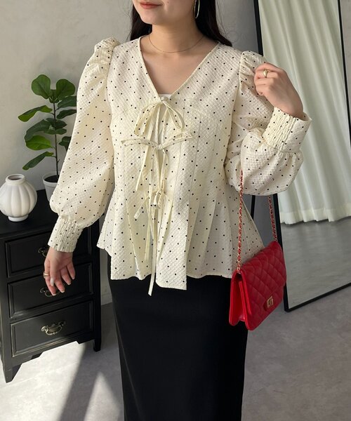 prose verse(プロズヴェール)の「フロントリボンタックプリーツドットペプラムブラウス(シャツ/ブラウス・レディース・ブラック/アイボリー・MEDIUM/LARGE)」の13枚目の写真