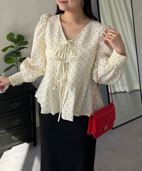 prose verse(プロズヴェール)の「フロントリボンタックプリーツドットペプラムブラウス(シャツ/ブラウス・レディース・ブラック/アイボリー・MEDIUM/LARGE)」の14枚目の写真