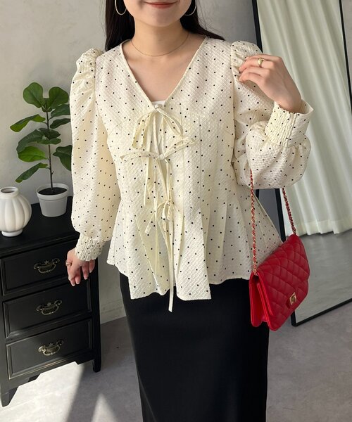 prose verse(プロズヴェール)の「フロントリボンタックプリーツドットペプラムブラウス(シャツ/ブラウス・レディース・ブラック/アイボリー・MEDIUM/LARGE)」の15枚目の写真