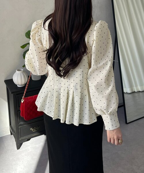 prose verse(プロズヴェール)の「フロントリボンタックプリーツドットペプラムブラウス(シャツ/ブラウス・レディース・ブラック/アイボリー・MEDIUM/LARGE)」の6枚目の写真