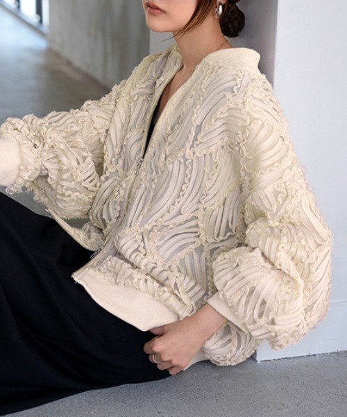 HUG.U(ハグユー)の「シアー刺繍ブルゾン(ブルゾン・レディース・ベージュ/ブラック・FREE)」の3枚目の写真