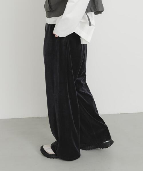 EKAL(エカル)の「コンパクトベロアイージーパンツ(その他パンツ・レディース・ネイビー/ベージュ・ONE)」の15枚目の写真