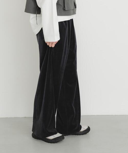 EKAL(エカル)の「コンパクトベロアイージーパンツ(その他パンツ・レディース・ネイビー/ベージュ・ONE)」の16枚目の写真