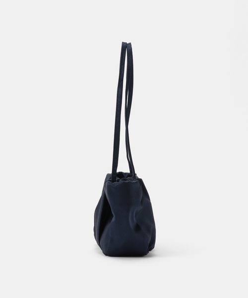 La TOTALITE（ラトータリテ）の「VENGDI / ベンディ Dia サテンミニバッグ（ハンドバッグ・レディース・ネイビー/サックスブルー・FREE）」の3枚目の写真