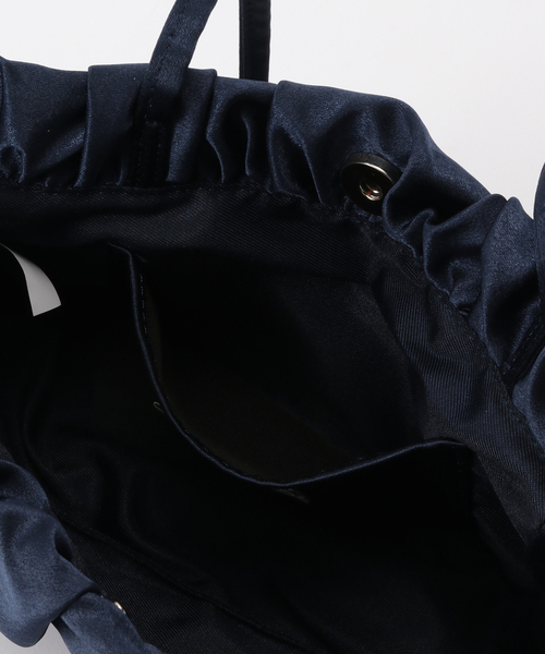 La TOTALITE（ラトータリテ）の「VENGDI / ベンディ Dia サテンミニバッグ（ハンドバッグ・レディース・ネイビー/サックスブルー・FREE）」の7枚目の写真